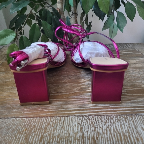 NWT Fashion to Figure Lana Women's Wide Width Strappy Block Heel Sandal Size 8W - Picture 6 of 13